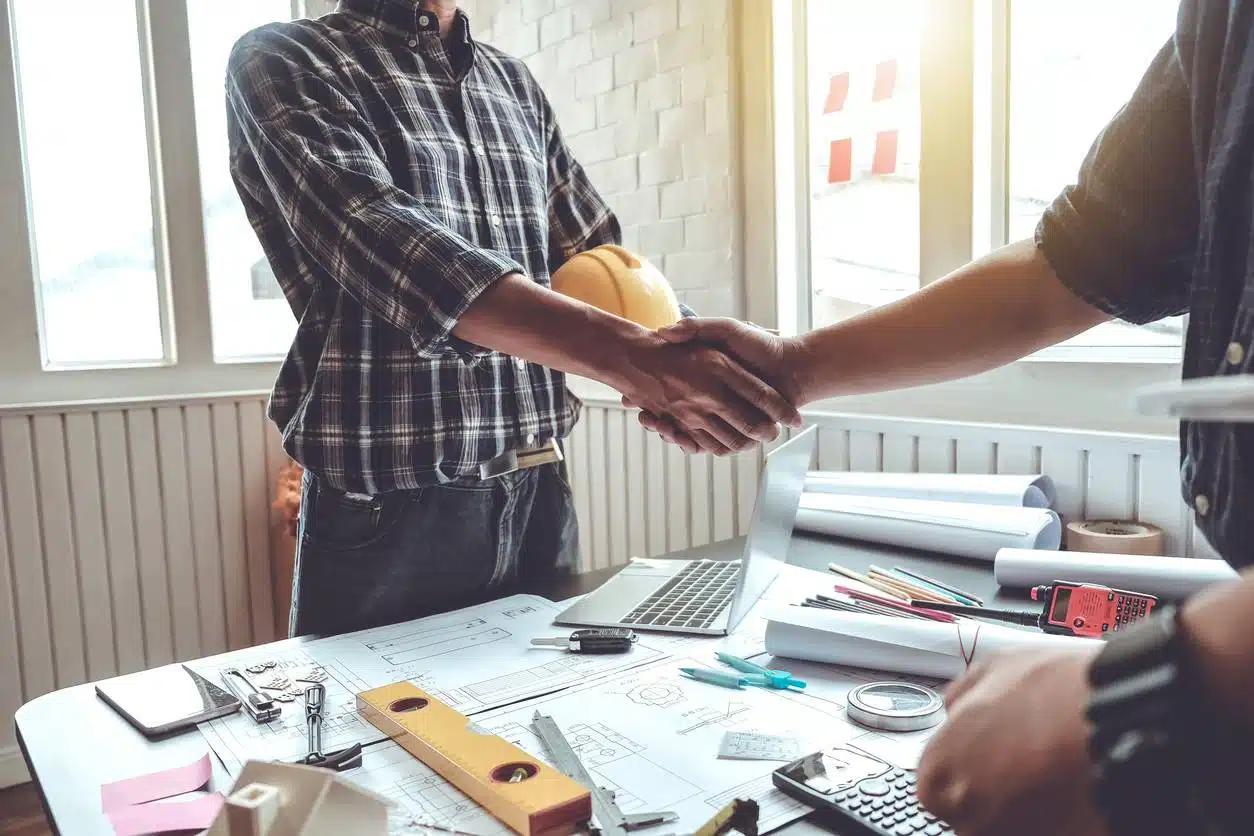 Collaboration avec un expert en bâtiment